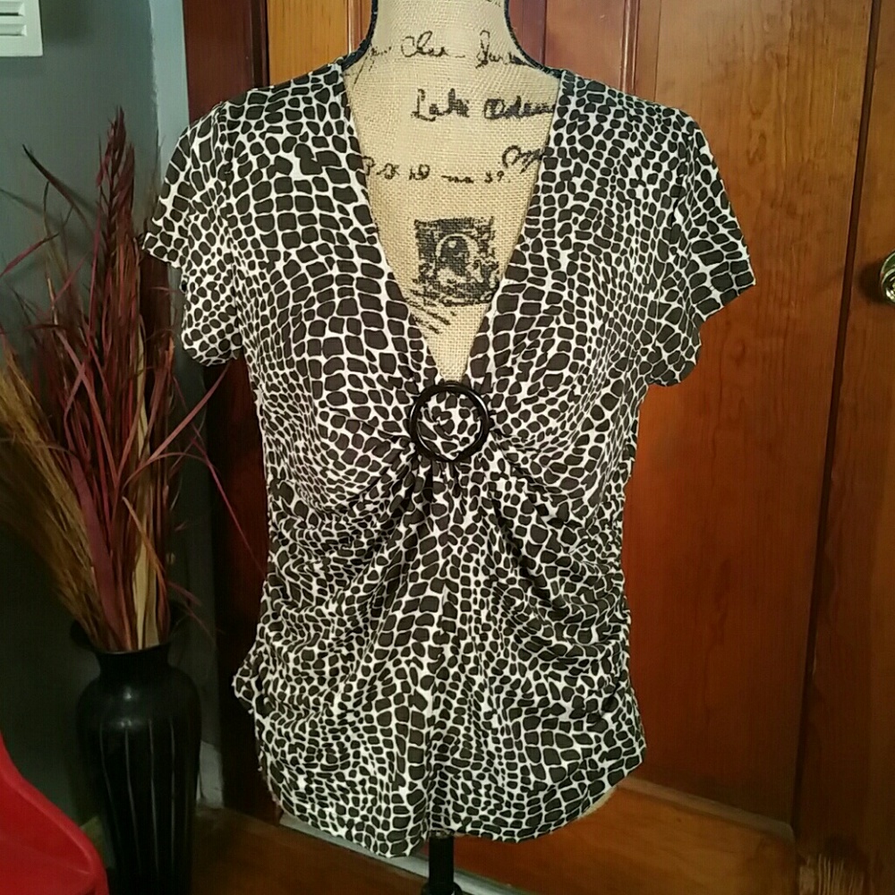 Apt 9 Vneck Giraffe Print Shortsleeve Blouse